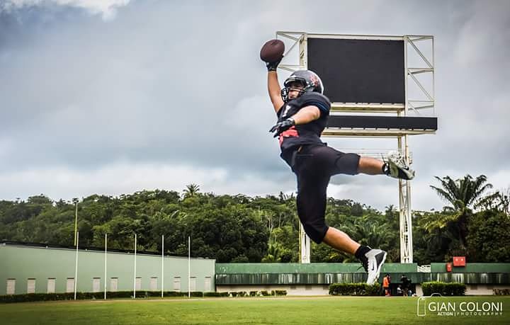 350+ Dois Jogadores De Futebol Comemore Sua Vitória fotos de stock