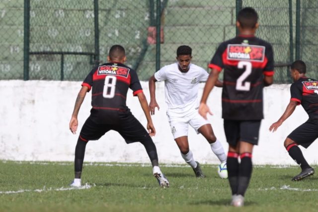 Vitória perde para o Santos e deixa liderança do grupo no ...