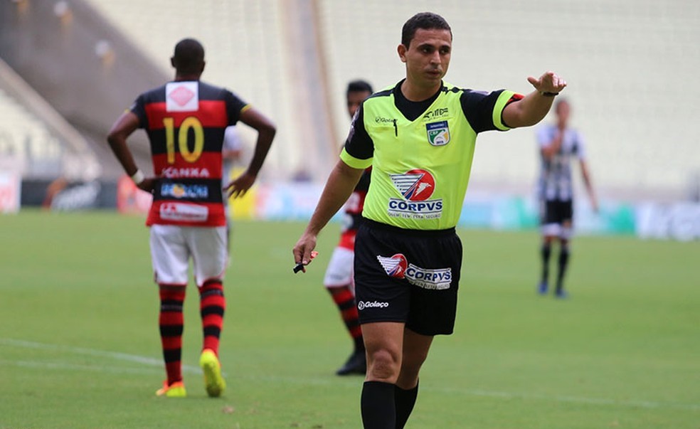 Léo Simão Holanda apita Grêmio x Vitória, em Porto Alegre Arbitragem é do  estado do Ceará