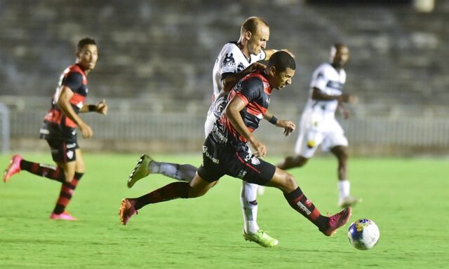 Análise: Estratégia do Corinthians não funciona, mas empate com