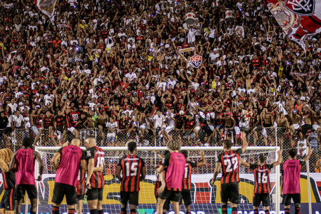 Fora, Atlético-GO encara Vitória, dono dos melhores números da Série B