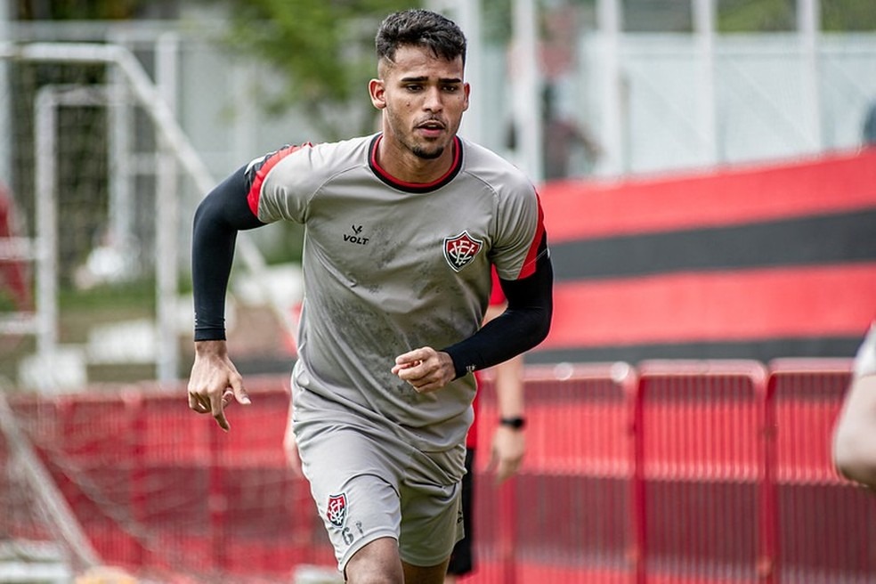 Vitória diz que jogador teve celular e carteira furtados após jogo;  gastaram R$ 500 - TNH1