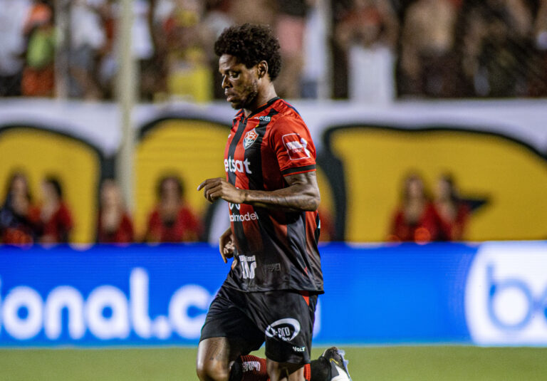 Luiz Adriano Vitoria scaled