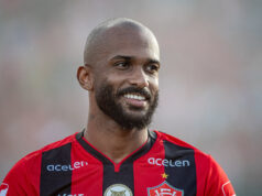 Lateral deixa o Vitória e acerta com equipe da Série B 53764683368 f0960ea439 k