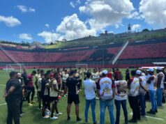 Torcida se reúne com jogadores antes de confronto decisivo no Barradão Os Imbativeis