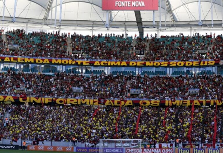 Torcida do Vitoria na Arena Fonte Nova