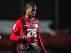 Vitória renova contrato de jogador da base Emerson Buiu