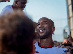 Ídolo do Vitória anuncia retorno aos gramados Dinei