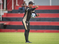 Vitória x Vasco: jogo de seis pontos para o Leão Thiago Carpini