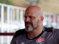 Ex-Vitória assume equipe goiana na luta pelo acesso ecvitoria auxiliartecnico idolo flavio tanajura internado covid19 2021515101638459