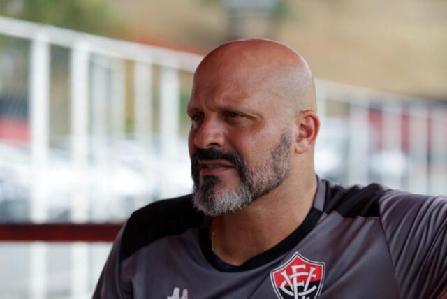 ecvitoria auxiliartecnico idolo flavio tanajura internado covid19 2021515101638459