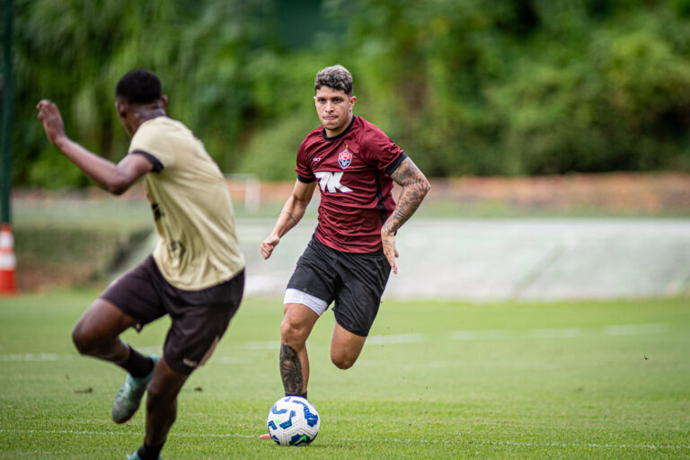 Vitória faz jogo-treino contra o Sub-20 e Renzo López marca duas vezes