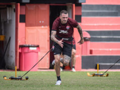 Lesão de Renzo López é grave e Vitória buscará outro camisa 9 Renzo Lopez