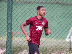 Promessa do Vitória retorna aos treinos dois meses após lesão Kauan