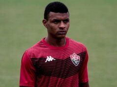 Ex-Vitória marca golaço em jogo do Brasileirão Negueba