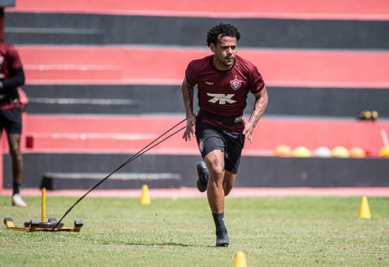 Vitória atualiza boletim do departamento médico