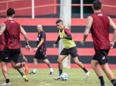 Vitória relaciona 23 jogadores para encarar o Flamengo Vitória