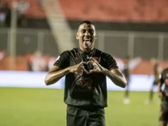 Vai Zé Hugo! Xodó da torcida do Vitória é anunciado por time da Série B Zé Hugo