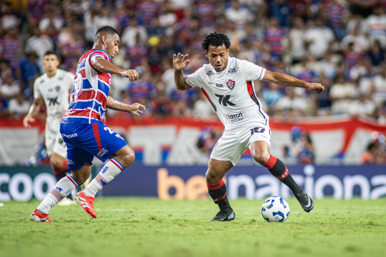 Risco de rebaixamento do Vitória volta a subir após derrota para o Fortaleza
