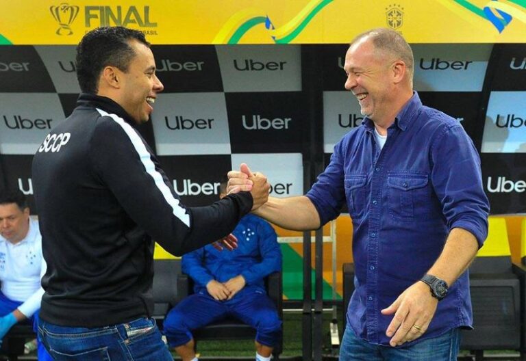 Jair Ventura está invicto há três partidas contra treinador do Grêmio