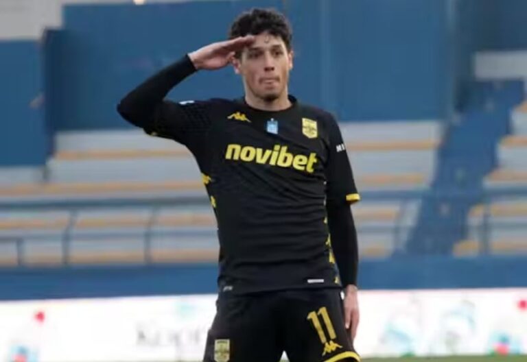 Vitória confirma contratação de atacante ex-Barcelona