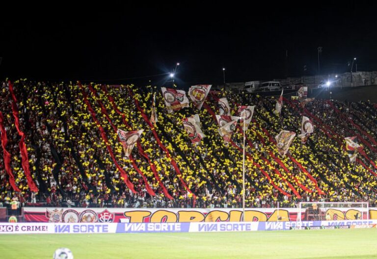 Torcida do Vitória no Barradão