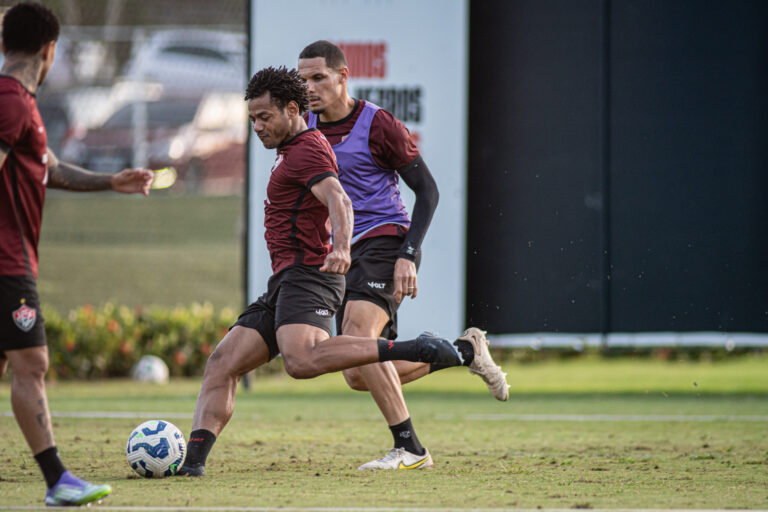De olho no Fortaleza, Vitória trabalha força e transição em treino no CT