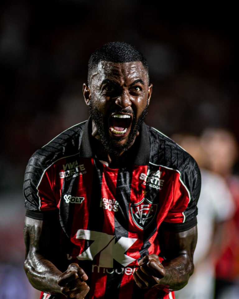 Vitória tem cinco pendurados para jogo contra o Palmeiras