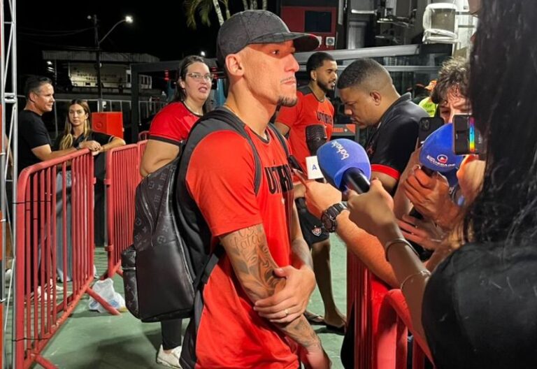 Baralhas projeta duelo contra o Santos: “encarar o jogo como uma final”