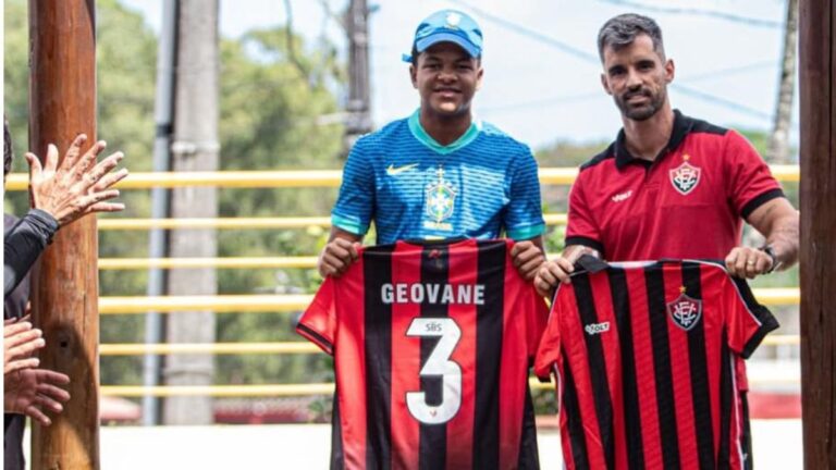 Capitão do sub-15 do Vitória é homenageado após conquistar título com a Seleção Brasileira
