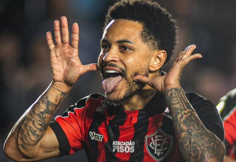 Matheuzinho celebra vitória e revela que será pai pela terceira vez