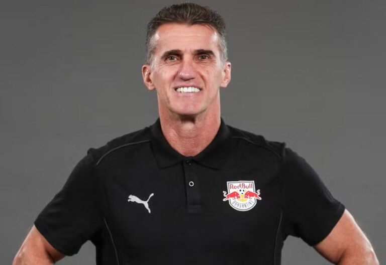 Velho conhecido do Vitória assume time que briga contra o rebaixamento