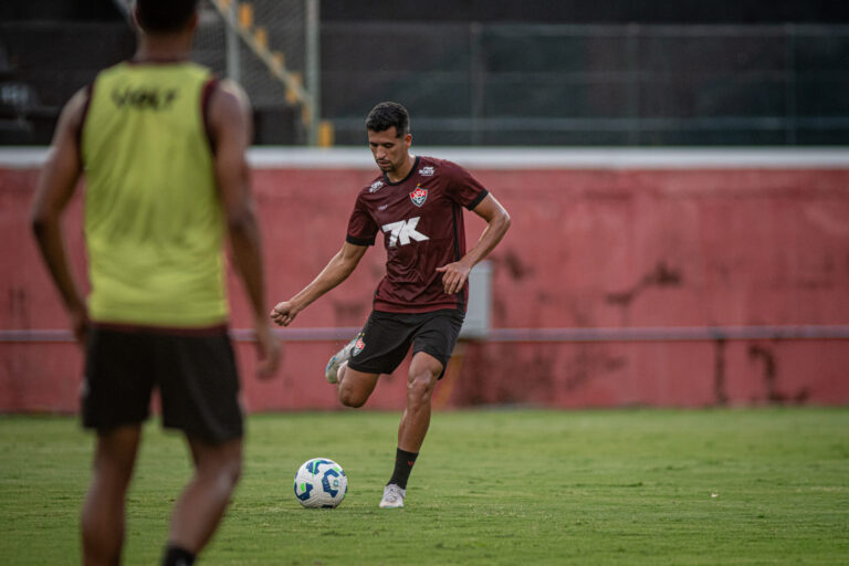 Com novidades, Vitória relaciona 23 para enfrentar o Santos