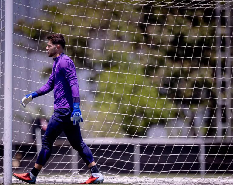 Vitória pode encarar Corinthians com desfalques e goleiro de 20 anos