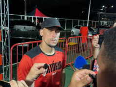 “O Jair bateu nessa tecla de não sair atrás do resultado”, comenta volante do Vitória Gabriel Baralhas na zona mista