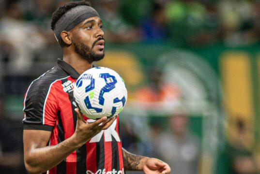Titular preocupa e vira dúvida para jogo contra o Bragantino