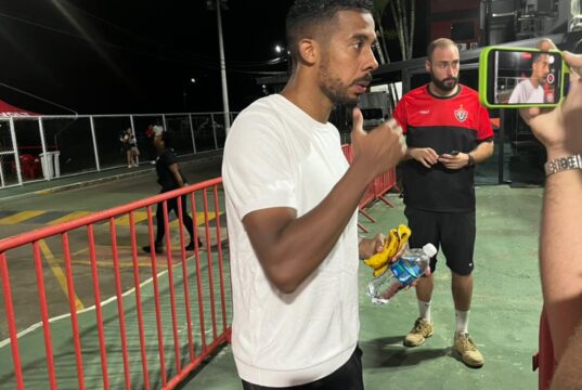 “Nós temos agora duas finais”, diz volante do Vitória sobre próximos jogos Willian Oliveira