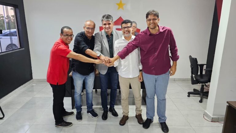 Marcone Amaral oficializa candidatura e chapa Aliança Vitória SAF é registrada