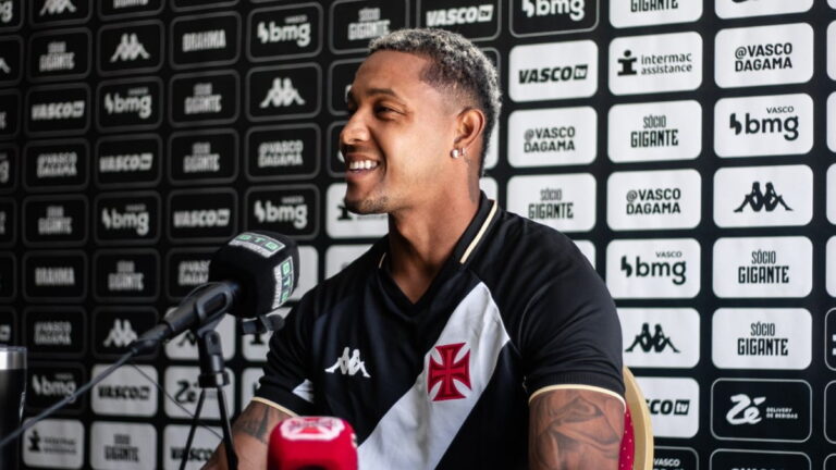 Vitória muda estratégia após veto do Vasco e refaz proposta por David