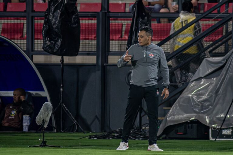 “Jogo para ser esquecido”, diz Jair Ventura após Bragantino 4×0 Vitória