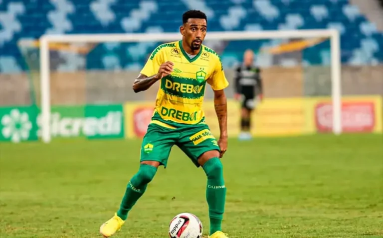 Vitória avança por compra de lateral que disputou a Série B