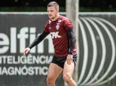 Renato Kayzer antecipa fim de férias e se reapresenta no Vitória