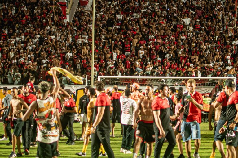 Retrospectiva do Vitória em 2025: acúmulo de frustrações e torcida salvando o time