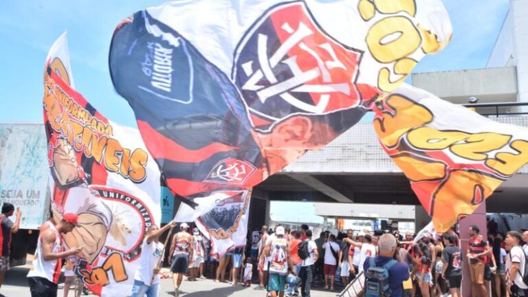 Torcida do Vitória é convocada para embarque do time para Bragança Paulista