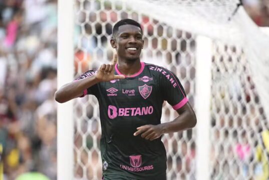 Vitória negocia empréstimo do atacante Lelê junto ao Fluminense Lelê