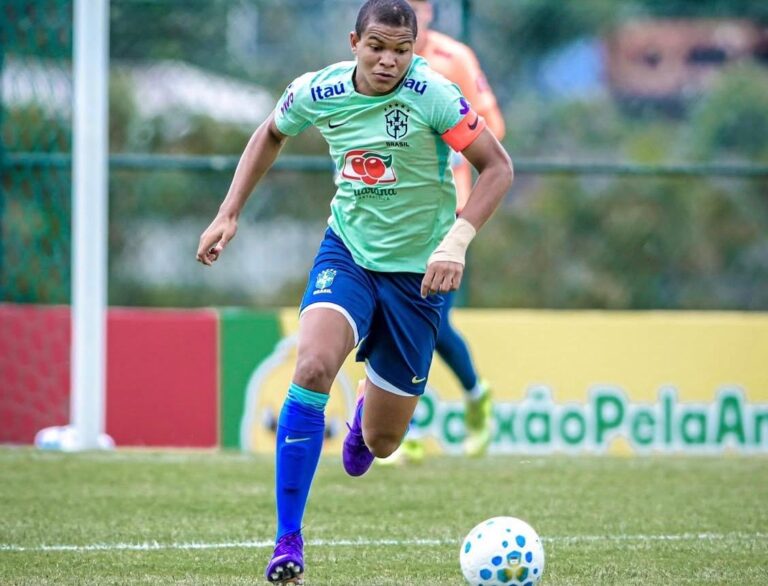 Vitória reintegra Geovane após treinos na Seleção