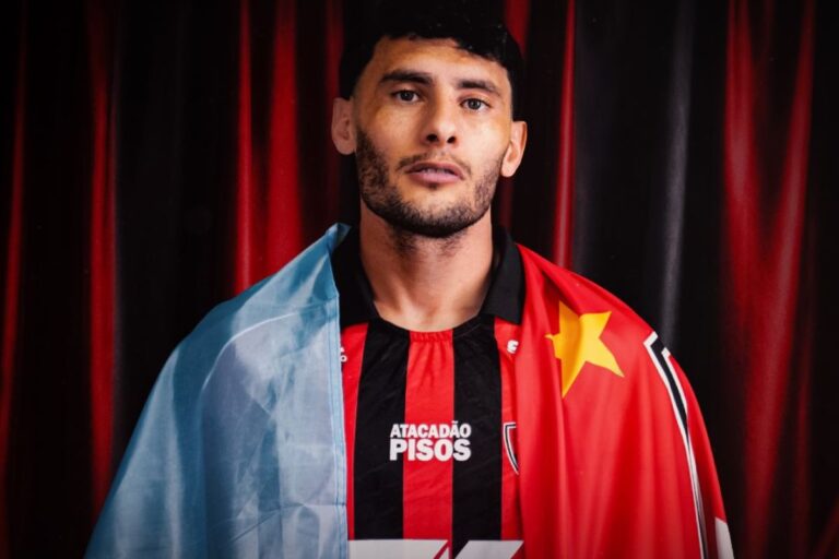 Vitória anuncia contratação do volante argentino Emmanuel Martínez