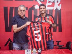 Riccieli é apresentado como novo reforço e vestirá a camisa 5 do Vitória