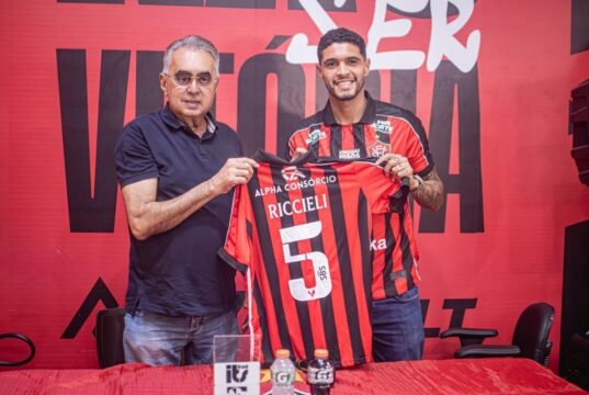 Vitória mantém Riccieli e Neris no elenco