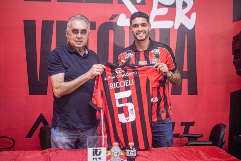 Vitória mantém Riccieli e Neris no elenco